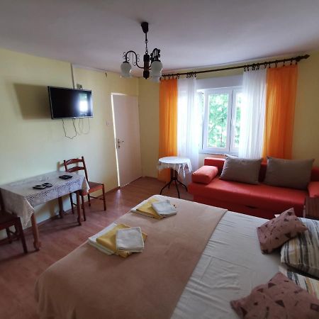 סלצה Studio Apartments Jasminka מראה חיצוני תמונה