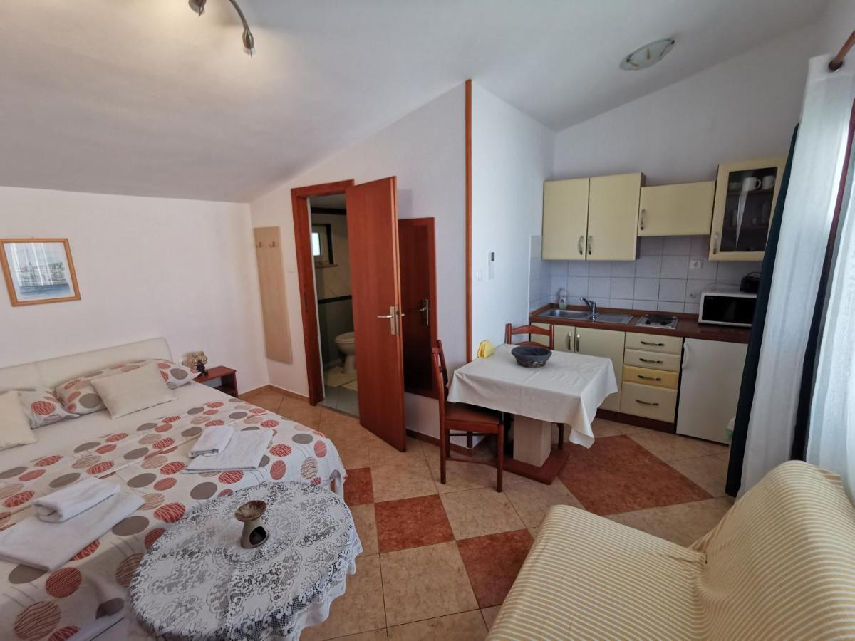 סלצה Studio Apartments Jasminka מראה חיצוני תמונה