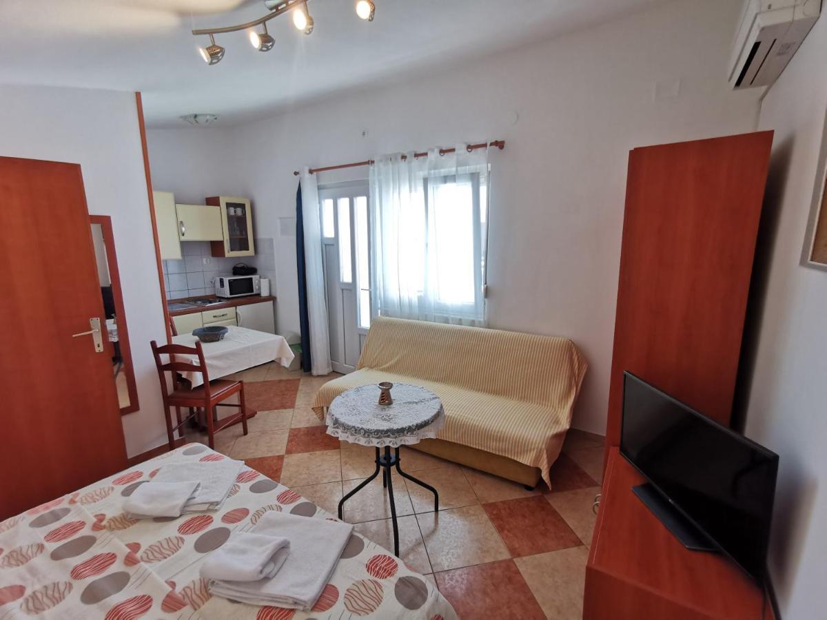 סלצה Studio Apartments Jasminka מראה חיצוני תמונה