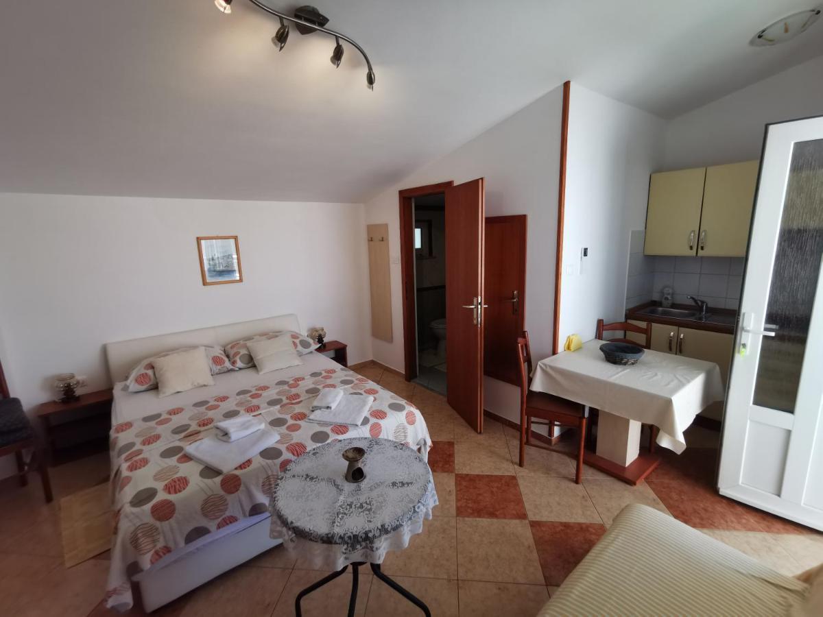 סלצה Studio Apartments Jasminka מראה חיצוני תמונה