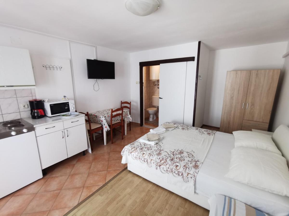 סלצה Studio Apartments Jasminka מראה חיצוני תמונה