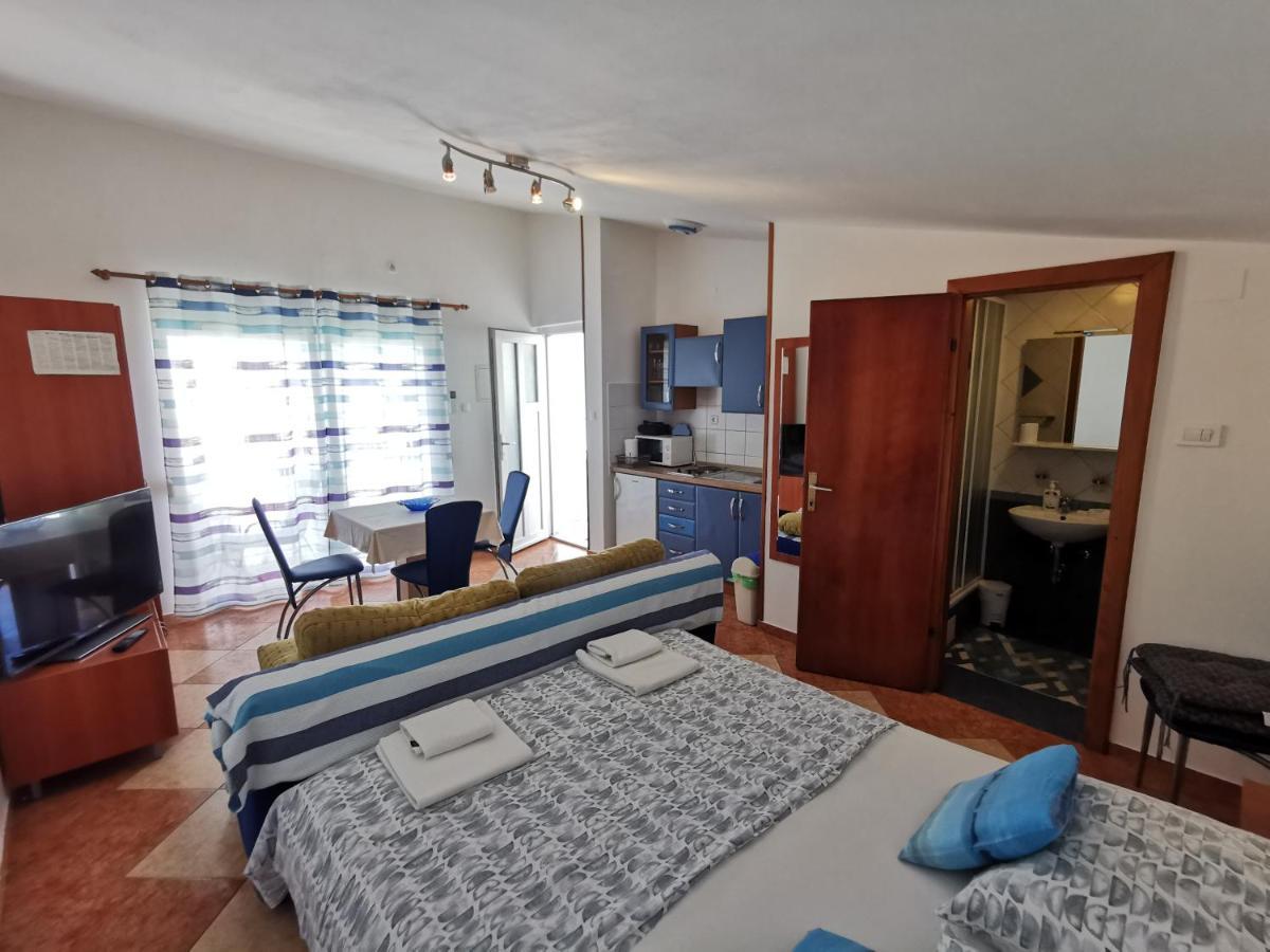 סלצה Studio Apartments Jasminka מראה חיצוני תמונה