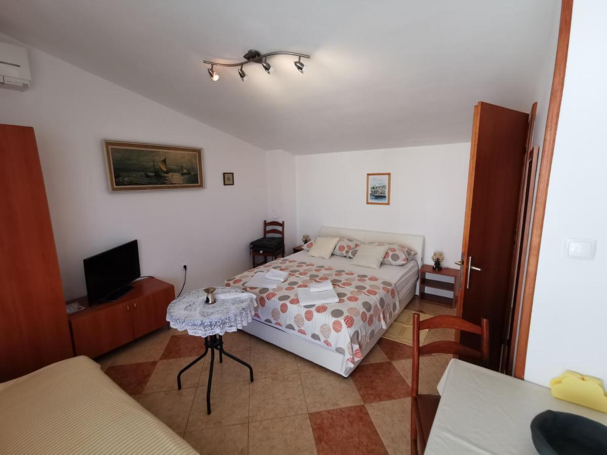 סלצה Studio Apartments Jasminka מראה חיצוני תמונה