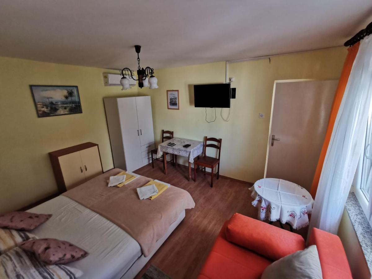 סלצה Studio Apartments Jasminka מראה חיצוני תמונה